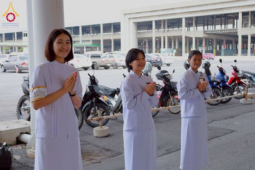 ภาพ No.231970:วันอาทิตย์ที่ 6 กรกฏาคม พ.ศ. 2568 พิธีตักบาตร ข้าวสารอาหารแห้ง  พิธีบูชาข้าวพระ สัมมนาพิเศษราชเหล็ก ณ สภาธรรมกายสากล วัดพระธรรมกาย