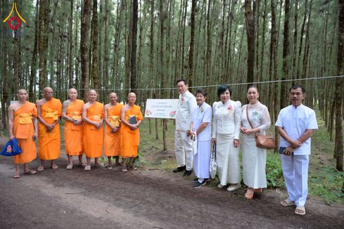 ภาพ No.250399:วันอังคารที่ 7 ตุลาคม พ.ศ. 2568 พิธีจุดประทีปบูชาพระรัตนตรัย ณ ลานธรรมปทุมรัตน์ธรรมเจดีย์ พุทธอุทยานนานาชาติ อ.โพนพิสัย จ.หนองคาย