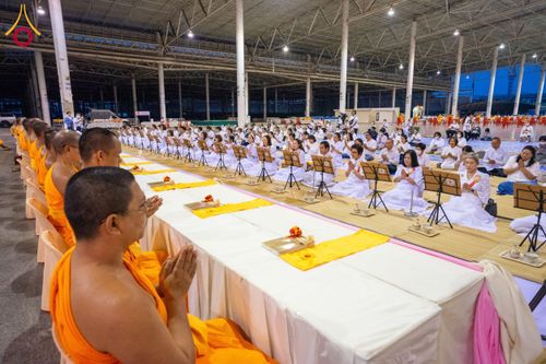 ภาพ No.202255:พิธีถวายภัตตาหารเป็นสังฆทาน แด่พระธรรมยาตรา ณ วัดพระธรรมกาย ตำบลคลองสาม อำเภอคลองหลวง จังหวัดปทุมธานี ในโครงการธรรมยาตรา กตัญญูบูชา มหาปูชนียาจารย์ พระมงคลเทพมุนี(สด จนฺทสโร) พระผู้ปราบมาร อนุสรณ์สถาน 7 แห่ง ปีที่ 13 วันที่ 27 มกราคม พ.ศ. 2568