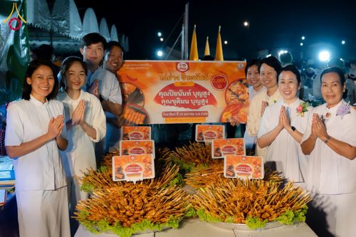 ภาพ No.197880:สาธุชนถวายภัตตาหารเป็นสังฆทาน แด่พระธรรมยาตรา ณ วัดโบสถ์(บน) ตำบลบางคูเวียง อำเภอบางกรวย จังหวัดนนทบุรี ในโครงการธรรมยาตรา กตัญญูบูชา มหาปูชนียาจารย์ พระมงคลเทพมุนี(สด จนฺทสโร) พระผู้ปราบมาร อนุสรณ์สถาน 7 แห่ง ปีที่ 13 วันที่ 19 มกราคม พ.ศ. 2568