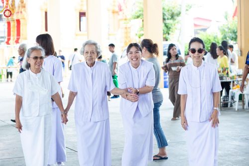 ภาพ No.166133:พิธีทอดกฐิน ณ วัดโพธิ์เลื่อน อ.เมือง จ.ปทุมธานี ในโครงการกฐินสามัคคีทั่วไทย 30,000 วัด บูชาธรรม 80 ปี หลวงพ่อธัมมชโย โดยคณะศิษยานุศิษย์วัดพระธรรมกาย วันที่ 20 ตุลาคม พ.ศ. 2567