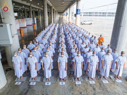 ภาพ No.62681:พิธีขอขมามอบผ้าไตร ในโครงการอุปสมบทหมู่ บูชาธรรมหลวงพ่อธัมมชโย พ.ศ.2567  โครงการอุปสมบทหมู่ธรรมทายาท ระดับอุดมศึกษา รุ่นที่51 (ภาคฤดูร้อน) โครงการบวชพระนานาชาติ AEC และ WAB รุ่นผู้บริหาร(รุ่นที่2) ณ ลานธรรม พระมหาธรรมกายเจดีย์ วันที่ 13 เมษายน พ.ศ. 2567
