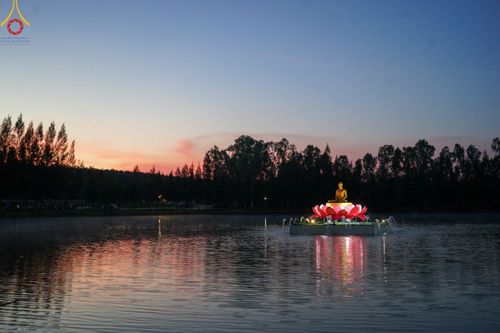 ภาพ No.104952:พิธีตักบาตรพระ ๑,๐๐๐ รูป ฉลองเมืองลำปาง ๑,๓๔๓ ปี วันเสาร์ที่ ๓๐ ธันวาคม พ.ศ. ๒๕๖๖ ณ ศูนย์ปฏิบัติธรรมลำปาง อำเภอเมือง จังหวัดลำปาง