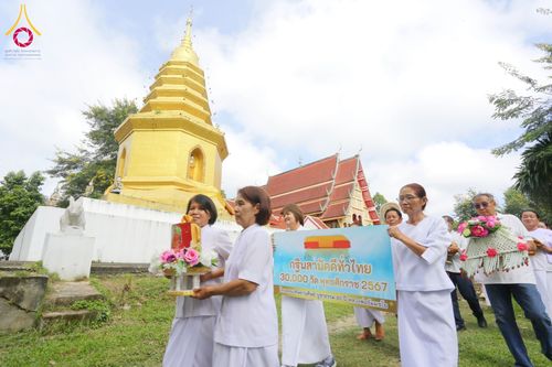 พิธีทอดกฐิน ณ วัดพระธาตุจอมทอง จ.เชียงราย ในโครงการทอดกฐินสามัคคีทั่วไทย 30,000 วัด บูชาธรรม 80 ปี หลวงพ่อธัมมชโย โดยคณะศิษยานุศิษย์วัดพระธรรมกาย วันที่ 22 ตุลาคม พ.ศ. 2567