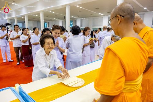 ภาพ No.209591:วันอาทิตย์ที่ 2 มีนาคม พ.ศ. 2568 พิธีภาคบ่าย สัมมนาพิเศษ, ปฏิบัติธรรม พิธีรับมอบพระบรมสารีริกธาตุ ณ สภาธรรมกายสากล วัดพระธรรมกาย