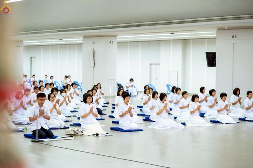 ภาพ No.246494:วันที่ 17 กันยายน พ.ศ. 2568 พิธีรับดวงแก้วนักเรียนบาลี "ดวงแก้วยกชั้นให้ลั่นจักรวาล" ณ ห้องเทวสภา วัดพระธรรมกาย