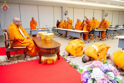 ภาพ No.222988:วันที่ 24 เมษายน พ.ศ. 2568 หลวงพ่อทัตตชีโวต้อนรับคณะสงฆ์ศรีลังกา ณ อาคาร 100 ปี คุณยายมหารัตนอุบาสิกาจันทร์ ขนนกยูง วัดพระธรรมกาย