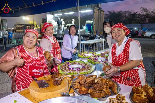 ภาพ No.198276:พิธีถวายภัตตาหารเป็นสังฆทาน แด่พระธรรมยาตรา ณ อนุสรณ์สถานบางปลา วัดบางปลา อำเภอบางเลน จังหวัดนครปฐม ในโครงการธรรมยาตรา กตัญญูบูชา มหาปูชนียาจารย์ พระมงคลเทพมุนี(สด จนฺทสโร) พระผู้ปราบมาร อนุสรณ์สถาน 7 แห่ง ปีที่ 13 วันที่ 20 มกราคม พ.ศ. 2568