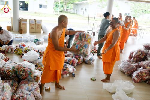 ภาพ No.156101:พิธีถวายสังฆทานแด่คณะสงฆ์ 323 วัด 4 จังหวัดชายแดนภาคใต้ ปีที่ 20 ครั้งที่ 173 พิธีมอบกองทุนหนุนแรงใจช่วยครูใต้ ปีที่ 17 ครั้งที่ 137 วันเสาร์ที่ 21 กันยายน พ.ศ.2567 ณ ศูนย์ปฏิบัติธรรมภาคใต้ อ.บางกล่ำ จ.สงขลา