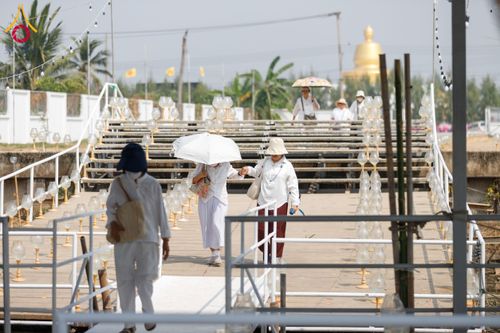 ภาพ No.202108:พิธีเจริญพระพุทธมนต์ ปฏิบัติธรรม มอบทุนการศึกษา ถวายสังฆทาน 108 วัด เพื่อถวายเป็นพุทธบูชา และขับเคลื่อนโครงการหมู่บ้านรักษาศีล 5 โดยคณะสงฆ์จังหวัดนครปฐม คณะศิษยานุศิษย์วัดพระธรรมกาย โครงการธรรมยาตรา ปีที่ 13 ณ วัดบางปลา อำเภอบางเลน จังหวัดนครปฐม