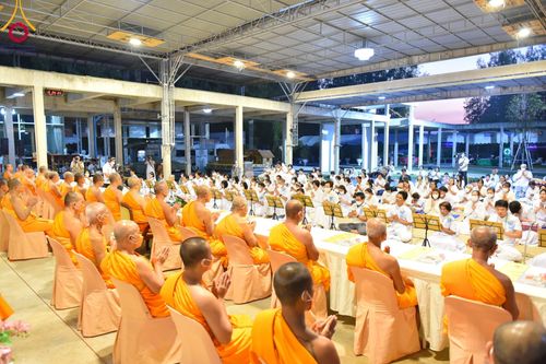 ภาพ No.106639:พิธีถวายภัตตาหารเป็นสังฆทาน แด่คณะพระธรรมยาตราฯ ในโครงการธรรมยาตรากตัญญูบูชา มหาปูชนียาจารย์ พระมงคลเทพมุนี(สด จนฺทสโร) พระผู้ปราบมาร อนุสรณ์สถาน 7 แห่ง ปีที่ 12 วันที่ 6 มกราคม พ.ศ. 2567 ณ อนุสรณ์สถานโลตัสแลนด์ จ.สุพรรณบุรี