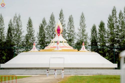 ภาพ No.266780:วันที่ 5 พฤศจิกายน พ.ศ. 2568 พิธีทอดกฐิน ณ อนุสรณ์สถานพระมงคลเทพมุนี  (สด จนฺทสโร) ผู้ค้นพบวิชชาธรรมกาย สถานที่ตั้งมโนปณิธานบวชตลอดชีวิต คลองบางนางแท่น ต.หอมเกร็ด อ.สามพราน จ.นครปฐม