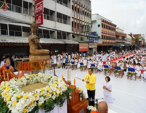 ภาพ No.146192:ตักบาตรพระ 1,384 รูป ทำบุญเมืองฝางครบรอบ 1,383 ปี ถวายเป็นพระราชกุศลแด่พระบาทสมเด็จพระเจ้าอยู่หัว เนื่องในโอกาสพระราชพิธีมหามงคล เฉลิมพระชนมพรรษา 6 รอบ 72 พรรษา วันเสาร์ที่ 27 กรกฎาคม พ.ศ.2567  ณ ถนนหน้าที่ว่าการอำเภอฝาง จ.เชียงใหม่