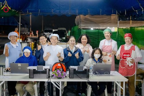 ภาพ No.199316:พิธีถวายภัตตาหารเป็นสังฆทาน แด่พระธรรมยาตรา ณ อนุสรณ์สถานบางปลา วัดบางปลา อำเภอบางเลน จังหวัดนครปฐม ในโครงการธรรมยาตรา กตัญญูบูชา มหาปูชนียาจารย์ พระมงคลเทพมุนี(สด จนฺทสโร) พระผู้ปราบมาร อนุสรณ์สถาน 7 แห่ง ปีที่ 13 วันที่ 22 มกราคม พ.ศ. 2568