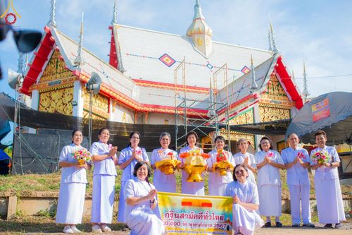 พิธีทอดกฐิน ณ วัดแก้วกระจ่าง ต.สีบัวทอง อ.แสวงหา จ.อ่างทอง ในโครงการกฐินสามัคคีทั่วไทย 30,000 วัด บูชาธรรม 80 ปี หลวงพ่อธัมมชโย โดยคณะศิษยานุศิษย์วัดพระธรรมกาย วันที่ 27 ตุลาคม พ.ศ. 2567