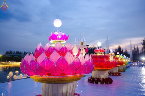 ภาพ No.170248:พิธีลอยกระทงธรรม ณ สระเศรษฐีทะเลบุญ มหาวิหารพระมงคลเทพมุนีฯ วัดพระธรรมกาย วันศุกร์ที่ 15 พฤศจิกายน พ.ศ.2567 (วันเพ็ญ 15 ค่ำ เดือน 12)