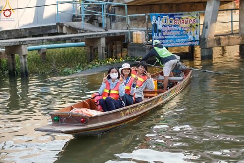 ภาพ No.197097:พิธีจุดประทีปถวายเป็นพุทธบูชา และบูชาธรรมมหาปูชนียาจารย์ ณ วัดโบสถ์(บน) ตำบลบางคูเวียง อำเภอบางกรวย จังหวัดนนทบุรี ในโครงการธรรมยาตรา กตัญญูบูชา มหาปูชนียาจารย์ พระมงคลเทพมุนี(สด จนฺทสโร) พระผู้ปราบมาร อนุสรณ์สถาน 7 แห่ง ปีที่ 13 วันที่ 18 มกราคม พ.ศ. 25