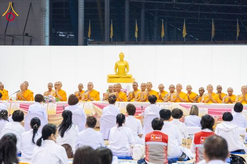 ภาพ No.204239:พิธีถวายภัตตาหารเป็นสังฆทาน แด่พระธรรมยาตรา ณ วัดพระธรรมกาย ตำบลคลองสาม อำเภอคลองหลวง จังหวัดปทุมธานี ในโครงการธรรมยาตรา กตัญญูบูชา มหาปูชนียาจารย์ พระมงคลเทพมุนี(สด จนฺทสโร) พระผู้ปราบมาร อนุสรณ์สถาน 7 แห่ง ปีที่ 13 วันที่ 31 มกราคม พ.ศ. 2568