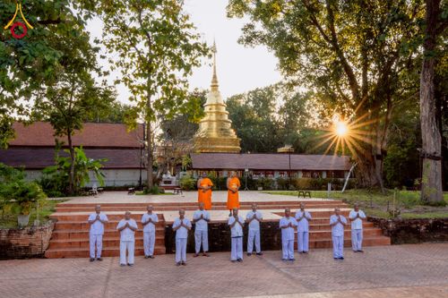 ภาพ No.275812:วันพุธที่ 3 ธันวาคม พ.ศ. 2568 พิธีบรรพชาอุปสมบท โครงการอุปสมบทบูชาธรรมมหาปูชนียาจารย์ ศูนย์อบรม : ศูนย์ส่งเสริมศีลธรรม จ.พะเยา ณ โบราณสถานพระธาตุจอมทอง และ โบสถ์กลางน้ำ วัดพระธาตุศรีโคมคำ อำเภอเมือง จังหวัดพะเยา