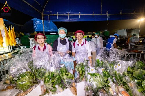 ภาพ No.201383:พิธีถวายภัตตาหารเป็นสังฆทาน แด่พระธรรมยาตรา ณ อนุสรณ์สถานบางปลา วัดบางปลา อำเภอบางเลน จังหวัดนครปฐม ในโครงการธรรมยาตรา กตัญญูบูชา มหาปูชนียาจารย์ พระมงคลเทพมุนี(สด จนฺทสโร) พระผู้ปราบมาร อนุสรณ์สถาน 7 แห่ง ปีที่ 13 วันที่ 25 มกราคม พ.ศ. 2568