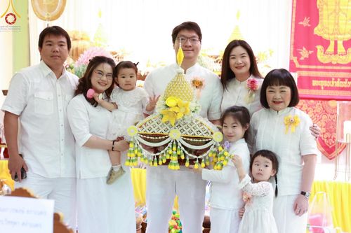 ภาพ No.182259:พิธีทอดกฐิน ณ วัดกล้วย จ.นนทบุรี ในโครงการทอดกฐินสามัคคีทั่วไทย 30,000 วัด บูชาธรรม 80 ปี หลวงพ่อธัมมชโย โดยคณะศิษยานุศิษย์วัดพระธรรมกาย วันที่ 9 พฤศจิกายน พ.ศ. 2567