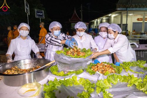 ภาพ No.112838:พิธีถวายภัตตาหารเป็นสังฆทาน แด่คณะพระธรรมยาตรา ปีที่ 12 วันที่ 15 มกราคม พ.ศ. 2567 ณ วัดสองพี่น้อง จ.สุพรรณบุรี