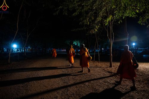 ภาพ No.103791:พิธีตักบาตรพระ 1,000 รูป ครั้งที่ 7 ถวายเป็นพุทธบูชา เพื่อช่วยเหลือคณะสงฆ์ 323 วัด 4 จังหวัดชายแดนภาคใต้ และถวายแด่คณะสงฆ์จังหวัดพิษณุโลก ณ ลานธรรมธุดงคสถานพิษณุโลก อ.วังทอง จ.พิษณุโลก วันที่ 24 ธันวาคม พ.ศ. 2566