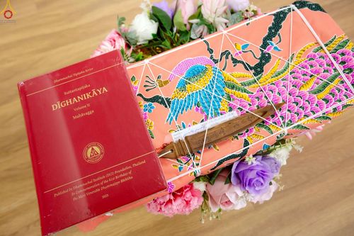 ภาพ No.228270:วันอาทิตย์ที่ 8 มิถุนายน พ.ศ. 2568 พิธีถวายทุนสนับสนุนพระไตรปิฎกฉบับธรรมชัย และอนุรักษ์คัมภีร์โบราณ ณ ห้องแก้วสารพัดนึก 2 วัดพระธรรมกาย