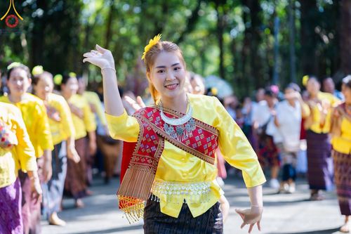 ภาพ No.176944:พิธีทอดกฐิน ณ วัดป่าบ้านเหล่า ต.ทุ่งก่อ อ.เวียงเชียงรุ้ง จ.เชียงราย ในโครงการทอดกฐินสามัคคีทั่วไทย 30,000 วัด บูชาธรรม 80 ปี หลวงพ่อธัมมชโย โดยคณะศิษยานุศิษย์วัดพระธรรมกาย วันที่ 26 ตุลาคม พ.ศ. 2567