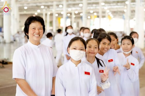 ภาพ No.133994:พิธีบูชาข้าวพระ  ในวันอาทิตย์ต้นเดือนที่ 7 เมษายน พ.ศ. 2567 ณ วัดพระธรรมกาย จ.ปทุมธานี