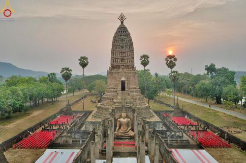 ภาพ No.58642:พิธีตักบาตรพระ ๑,๐๐๐ รูป สมโภชครบรอบ ๘๐๐ ปี พระบรมธาตุเมืองเชลียง ณ วัดพระศรีรัตนมหาธาตุ ราชวรวิหาร  (วัดพระปรางค์) ต.ศรีสัชนาลัย  อ.ศรีสัชนาลัย จ.สุโขทัย วันพฤหัสบดีที่ ๒๕ เมษายน พ.ศ. ๒๕๖๗