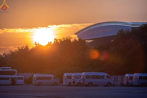 ภาพ No.167442:พิธีตักบาตรและพิธีบูชาข้าวพระ ในวันอาทิตย์ที่ 3 พฤศจิกายน พ.ศ. 2567 ณ วัดพระธรรมกาย