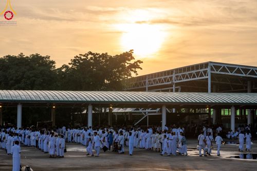 ภาพ No.92062:พิธีตักบาตร ในวันทอดกฐินสามัคคี ประจำปีพุทธศักราช 2566 วันอาทิตย์ต้นเดือนที่ 5 พฤศจิกายน พ.ศ. 2566 ณ สภาธรรมกายสากล วัดพระธรรมกาย จ.ปทุมธานี