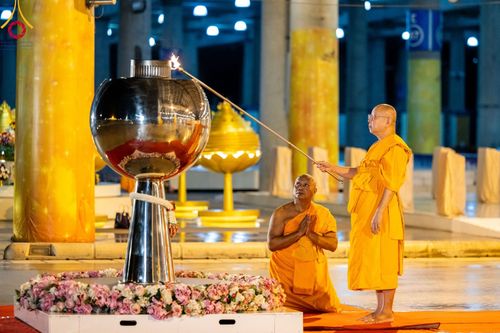 ภาพ No.100077:พิธีฉลองชัย สวดมนต์บทธัมมจักกัปปวัตนสูตร 5,899,999,999 จบ ณ มหารัตนวิหารคด วัดพระธรรมกาย วันจันทร์ที่ 27 พฤศจิกายน พ.ศ. 2566