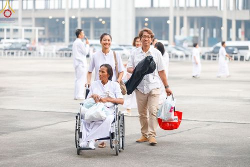 ภาพ No.126466:พิธีตักบาตร ในวันอาทิตย์ต้นเดือนที่ 3 มีนาคม พ.ศ. 2567 ณ บ้านแก้วเรือนทองคุณยายฯ วัดพระธรรมกาย