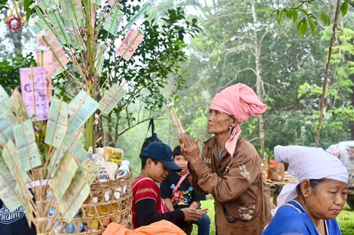 ภาพ No.176673:พิธีทอดกฐิน สำนักสงฆ์เคาะทีโคะ อ.ท่าสองยาง จ.ตาก ในโครงการกฐินสามัคคีทั่วไทย 30,000 วัด บูชาธรรม 80 ปี หลวงพ่อธัมมชโย โดยคณะศิษยานุศิษย์วัดพระธรรมกาย วันที่ 10 พฤศจิกายน พ.ศ. 2567