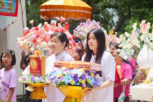 ภาพ No.270975:วันที่ 12 ตุลาคม พ.ศ. 2568 พิธีทอดกฐินสามัคคีทั่วไทย ณ วัดเขายี่สาร อ.อัมพวา จ.สมุทรสงคราม โดยคณะศิษยานุศิษย์ บูชาธรรม 81 ปี หลวงพ่อธัมมชโย