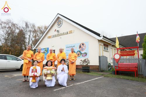 พิธีทอดกฐินสมทบ 30,000 วัด เพื่อบูชาธรรม 80 ปี หลวงพ่อธัมมชโย ในต่างประเทศ ณ วัดศรีรัตนาราม เมืองแมนเชสเตอร์ ประเทศอังกฤษ วันที่ 6 พฤศจิกายน พ.ศ. 2567