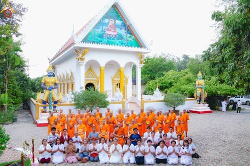 ภาพ No.186407:พิธีตัดปอย ปลงผม เวียนประทักษิณ  มอบบาตรผ้าไตร ขอขมาผู้ปกครอง และพิธีบรรพชาอุปสมบท  โครงการอุปสมบทหมู่บูชาธรรมมหาปูชนียาจารย์  ประจำปี 2567 ณ ศูนย์ปฏิบัติธรรมภาคใต้และวัดคงคาเลียบ อ.บางกล่ำ จ.สงขลา วันอาทิตย์ที่ 8 ธันวาคม พ.ศ. 2567