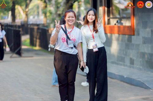 ภาพ No.224699:วันที่ 11 -12 พฤษภาคม พ.ศ. 2568 คณะพระอาจารย์ เจ้าหน้าที่ อาสาสมัคร นักศึกษา ทั้งชาวอินโดนีเซีย และชาวไทย ร่วมแรงร่วมใจ เตรียมงาน เก็บงาน ในวันวิสาขบูชา ณ พระมหาเจดีย์บรมพุทโธ ประเทศอินโดนีเซีย