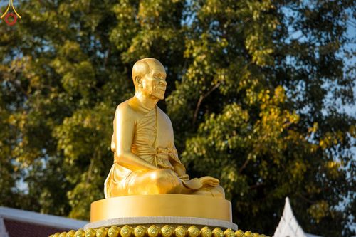 ภาพ No.194778:พิธีจุดประทีปถวายเป็นพุทธบูชา และบูชาธรรมมหาปูชนียาจารย์ ณ วัดสองพี่น้อง ต.ต้นตาล อ.สองพี่น้อง จ.สุพรรณบุรี ในโครงการธรรมยาตรา กตัญญูบูชา มหาปูชนียาจารย์ พระมงคลเทพมุนี(สด จนฺทสโร) พระผู้ปราบมาร อนุสรณ์สถาน 7 แห่ง ปีที่ 13 วันที่ 14 มกราคม พ.ศ. 2568