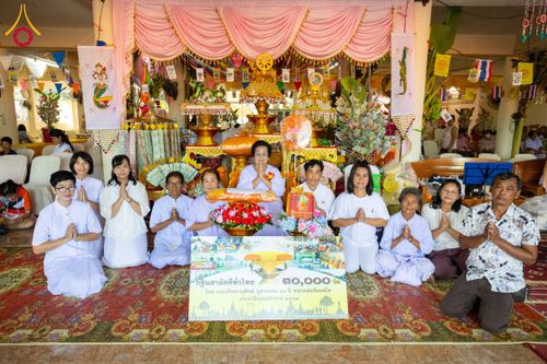 พิธีทอดกฐิน ณ วัดมหาโพธิ์ จ.ลพบุรี ในโครงการกฐินสามัคคีทั่วไทย 30,000 วัด บูชาธรรม 80 ปี หลวงพ่อธัมมชโย โดยคณะศิษยานุศิษย์วัดพระธรรมกาย วันที่ 27 ตุลาคม พ.ศ. 2567