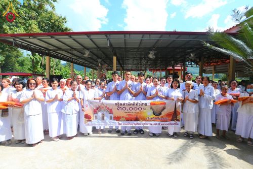 พิธีทอดกฐิน ณ วัดป่ายาง จ.เชียงราย ในโครงการกฐินสามัคคีทั่วไทย 30,000 วัด บูชาธรรม 80 ปี หลวงพ่อธัมมชโย โดยคณะศิษยานุศิษย์วัดพระธรรมกาย วันที่ 23 ตุลาคม พ.ศ. 2567