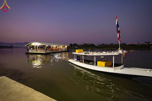 ภาพ No.101716:ตักบาตรพระ 10,000 รูป เติมบุญให้แผ่นดิน เนื่องในโอกาส 192 ปี จังหวัดกาญจนบุรี หนึ่งในโครงการตักบาตรพระ 2,000,000 รูป  77 จังหวัดทุกวัดทั่วไทย วันจันทร์ที่ 11 ธันวาคม พ.ศ. 2566 บริเวณถนนสองแคว (SKY WALK) เมืองกาญจนบุรี