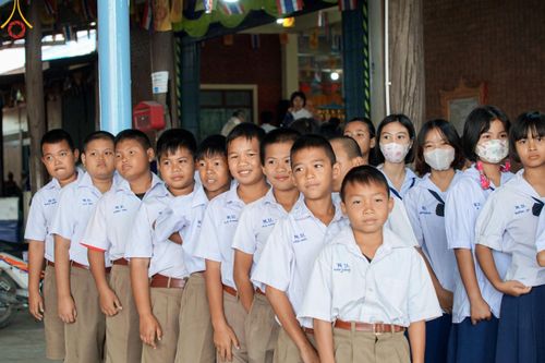 ภาพ No.189672:พิธีทอดผ้าป่าทำนุบำรุงศาสนสถาน ในโครงการธรรมยาตรา กตัญญูบูชา มหาปูชนียาจารย์ พระมงคลเทพมุนี(สด จนฺทสโร) พระผู้ปราบมาร อนุสรณ์สถาน 7 แห่ง ปีที่ 13 ณ วัดใหม่พิบูลย์ผล ต.บางเลน อ.สองพี่น้อง จ.สุพรรณบุรี วันที่ 5 มกราคม พ.ศ. 2568