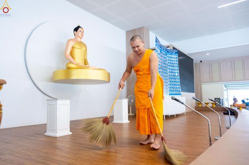 ภาพ No.245120:วันเสาร์ที่ 13 กันยายน พ.ศ. 2568 พิธีถวายสังฆทานแด่คณะสงฆ์ 323 วัด ปีที่ 21 ครั้งที่ 181 พิธีมอบกองทุนหนุนแรงใจช่วยครูใต้ ปีที่ 18 ครั้งทึ่ 144 และพิธีทำบุญอุทิศส่วนกุศลให้ผู้วายชนม์ ณ ศูนย์ปฏิบัติธรรมภาคใต้ จ.สงขลา