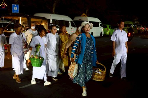 ภาพ No.235103:วันอาทิตย์ที่ 27 กรกฎาคม พ.ศ. 2568 พิธีตักบาตรพระ1,000 รูป ทำบุญเมืองพัทลุง ประธานสงฆ์ พระปริยัติวชิโรดม  เจ้าคณะจังหวัดพัทลุง ประธานฆราวาส นายรัฐศาสตร์ ชิดชู  ผู้ว่าราชการจังหวัดพัทลุง