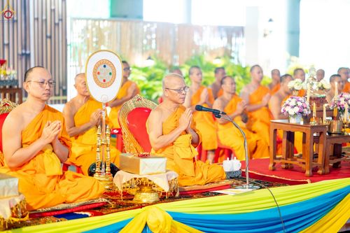 ภาพ No.229591:วันอาทิตย์ที่ 22 มิถุนายน พ.ศ. 2568 พิธีตักบาตรฉลองพระบวชใหม่ โครงการอุปสมบทหมู่ผู้บริหารรุ่นที่ 15 ณ วิหารคด วัดพระธรรมกาย