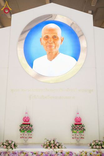 ภาพ No.221810:โครงการปฏิบัติธรรมอบรมศีลธรรม “บวชอุบาสิกาแก้ว” ถวายเป็นพระราชกุศลแด่พระบาทสมเด็จพระเจ้าอยู่หัว เนื่องในโอกาสมหามงคล “วันฉัตรมงคล”  ระหว่างวันที่ 2 – 4 พฤษภาคม 2568  ณ อาคาร 115 ปี คุณยายอาจารย์ฯ