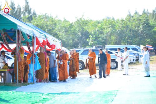 ภาพ No.175526:พิธีถวายมหาสังฆทาน 348 วัด ฉลองครบรอบ 8 ปี ธุดงค์สถานอำนาจเจริญ บูชาธรรม 80 ปี หลวงพ่อธัมมชโย วันที่ 17 พฤศจิกายน พ.ศ. 2567